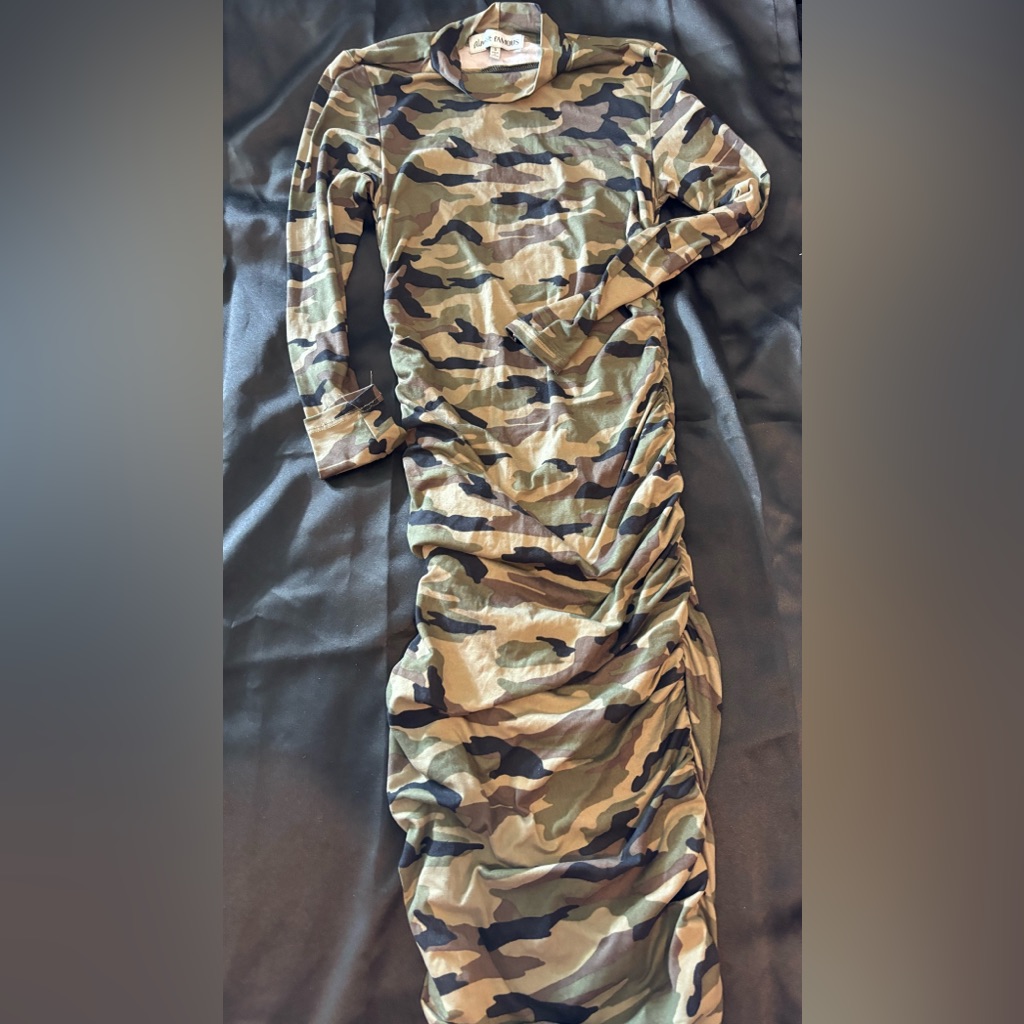 Almost Famous Woman’s Camo Pullover Bodycom Ruched Dress Size Medium